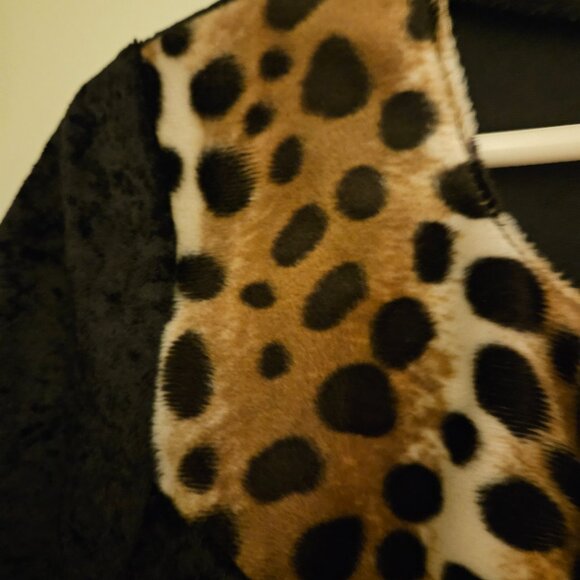 Very Sexy Stylish V bottom faux fur type shirt - Picture 6 of 6